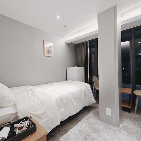 L Hostel Seoul Bagian luar foto