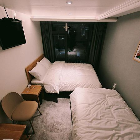 L Hostel Seoul Bagian luar foto