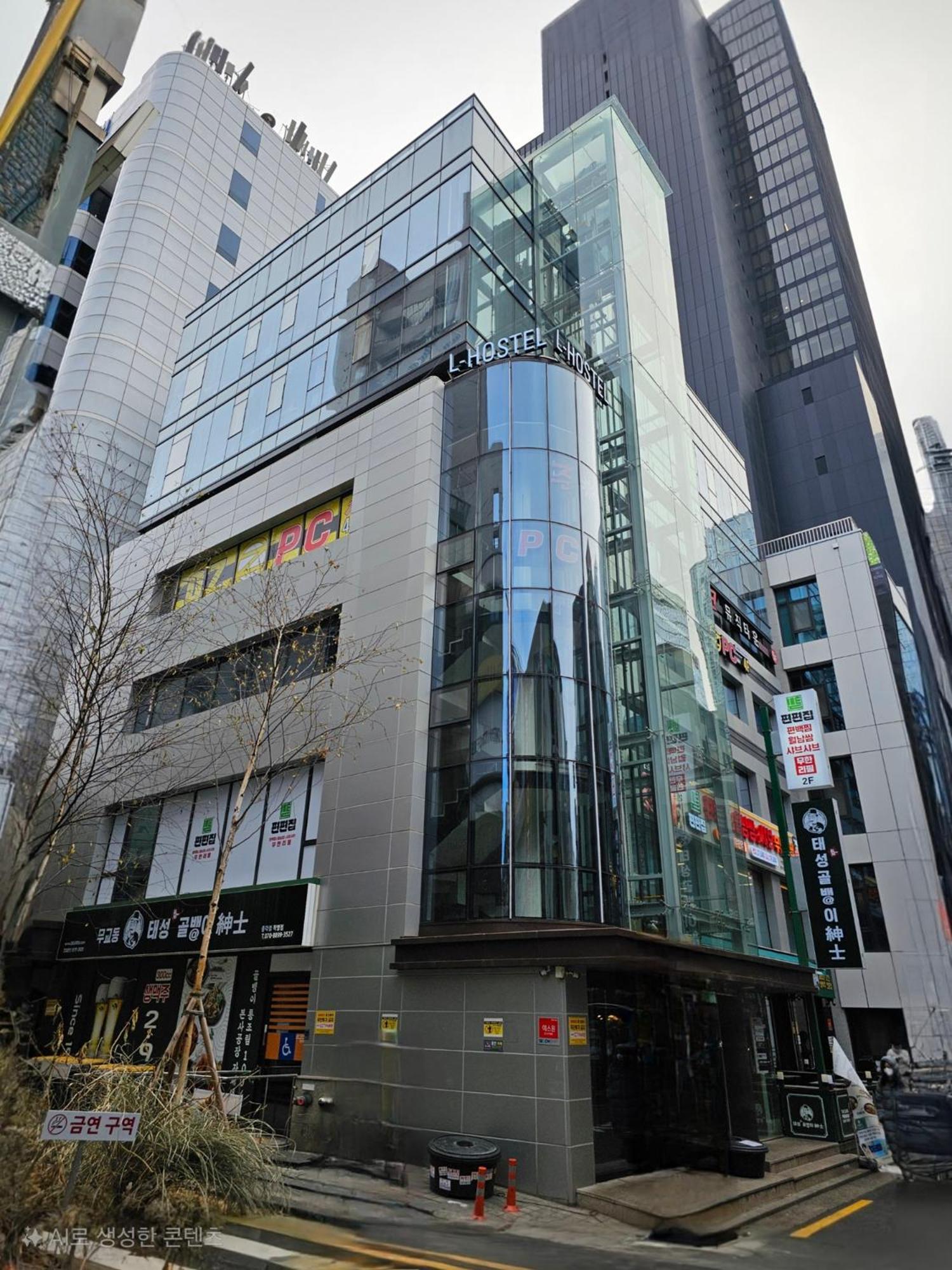 L Hostel Seoul Bagian luar foto