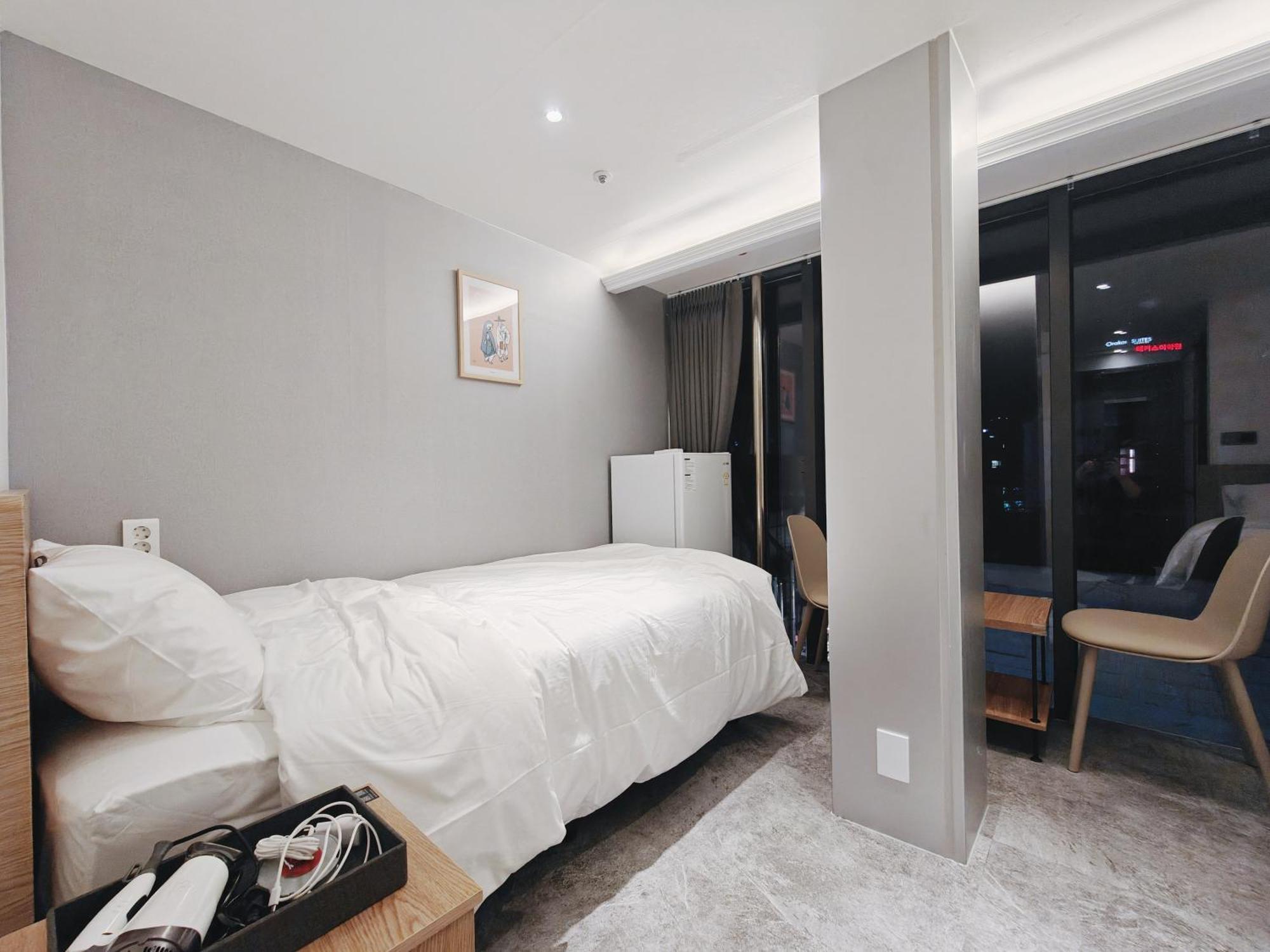 L Hostel Seoul Bagian luar foto