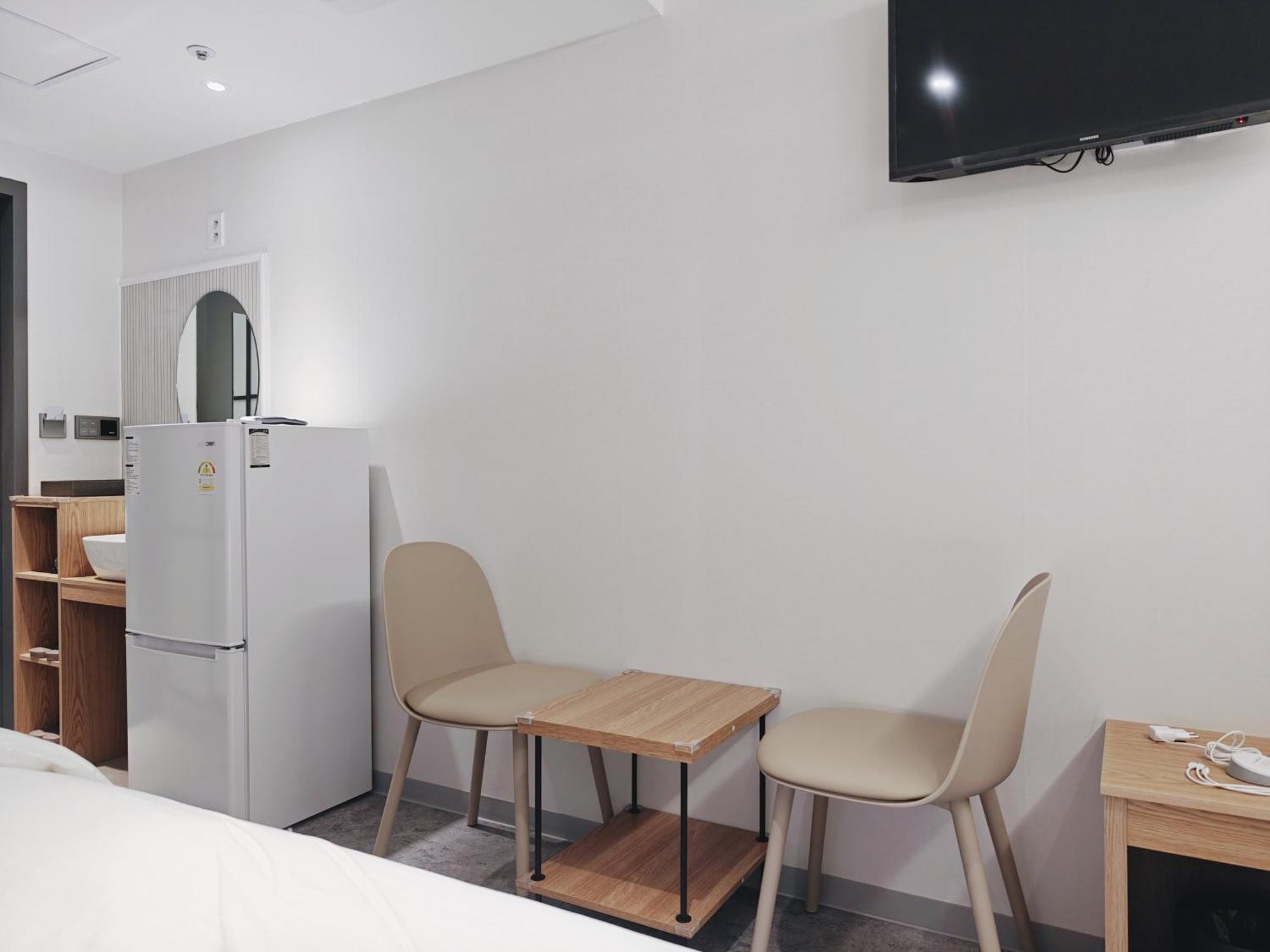 L Hostel Seoul Bagian luar foto