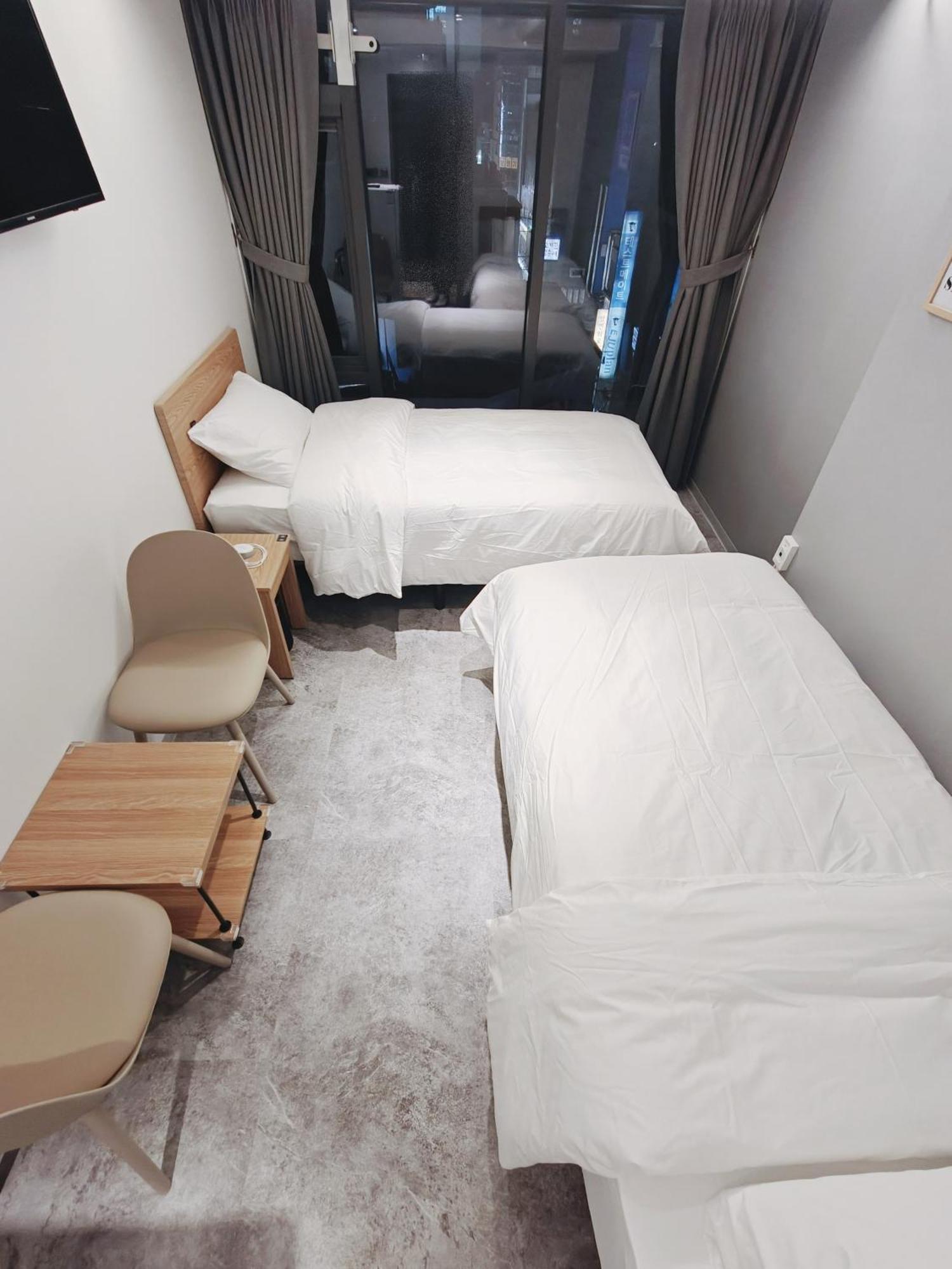 L Hostel Seoul Bagian luar foto