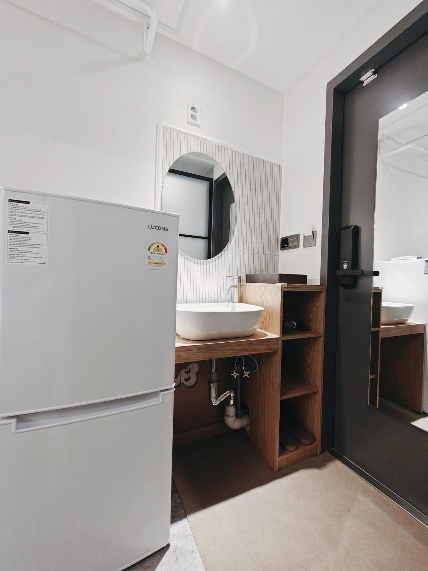L Hostel Seoul Bagian luar foto