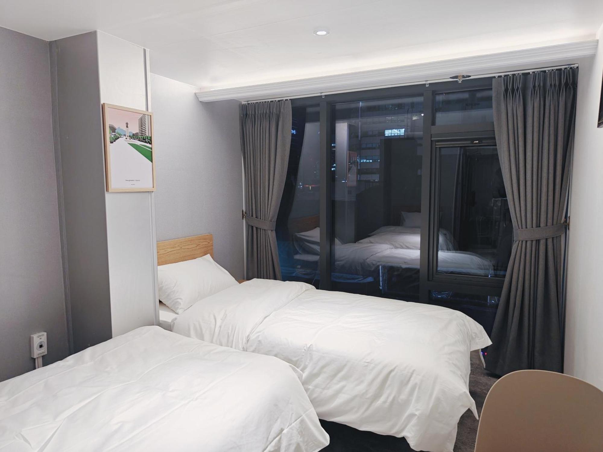 L Hostel Seoul Bagian luar foto