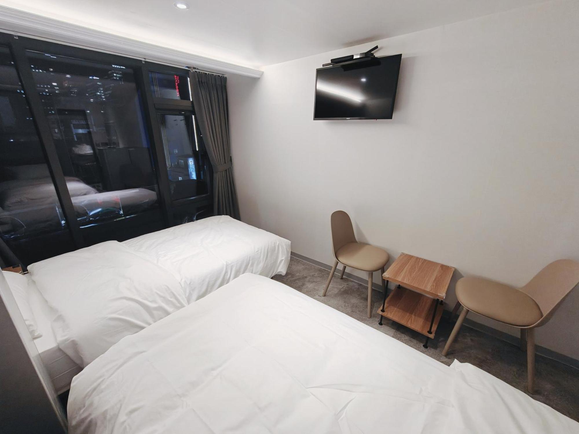 L Hostel Seoul Bagian luar foto