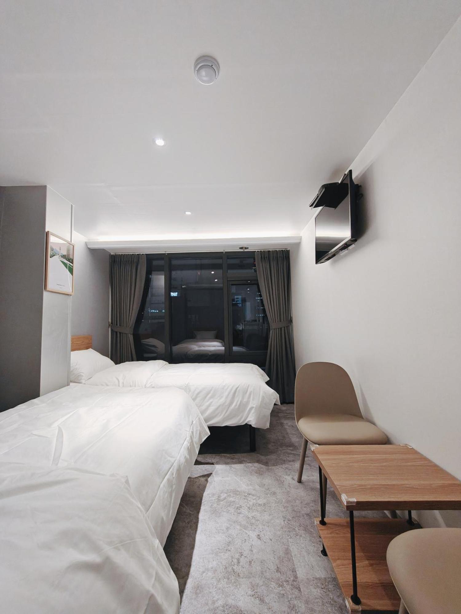 L Hostel Seoul Bagian luar foto