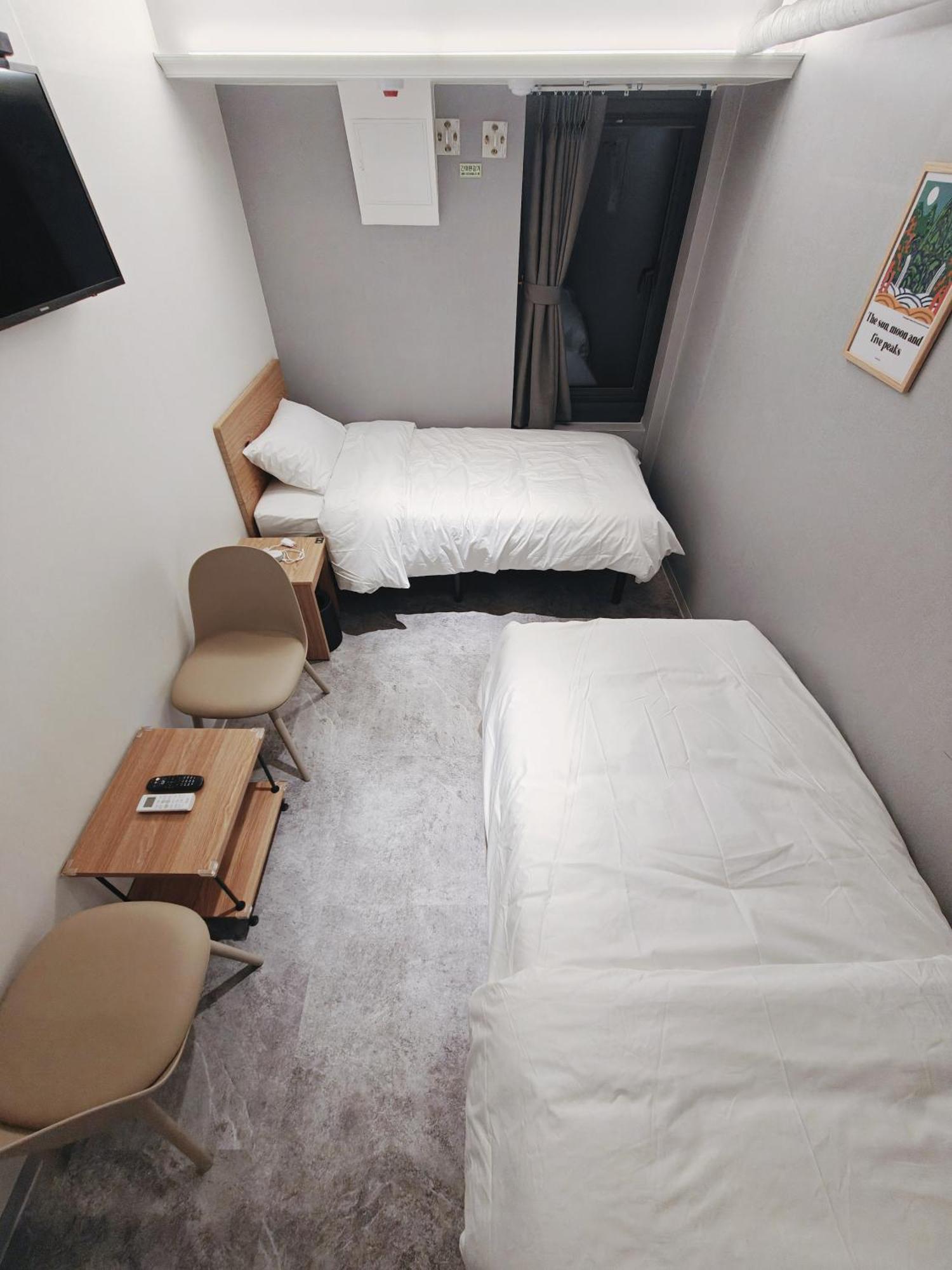 L Hostel Seoul Bagian luar foto
