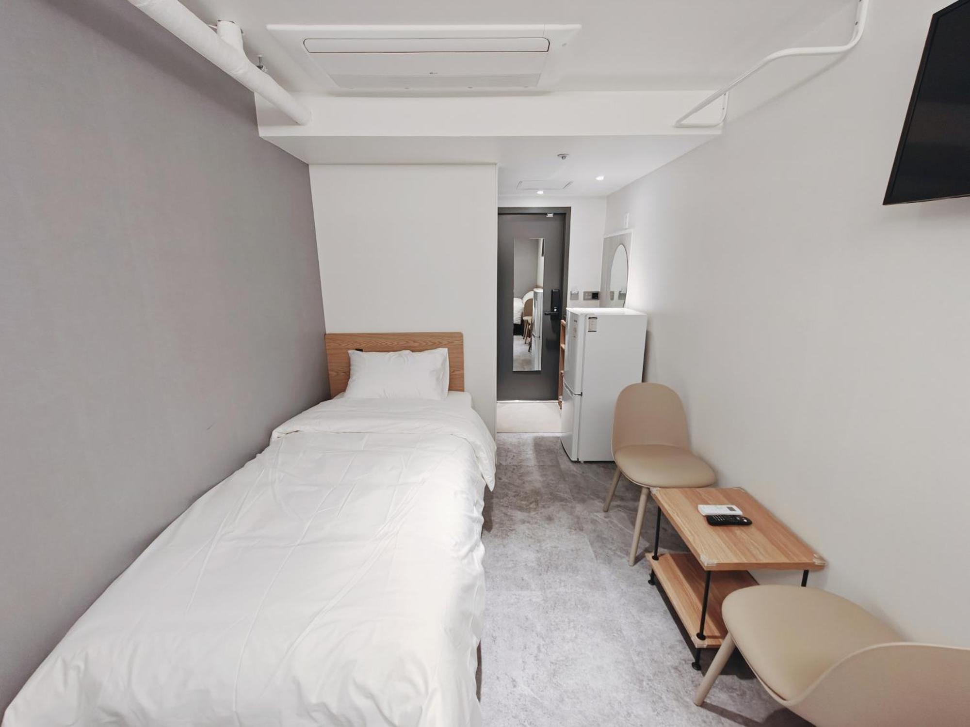 L Hostel Seoul Bagian luar foto
