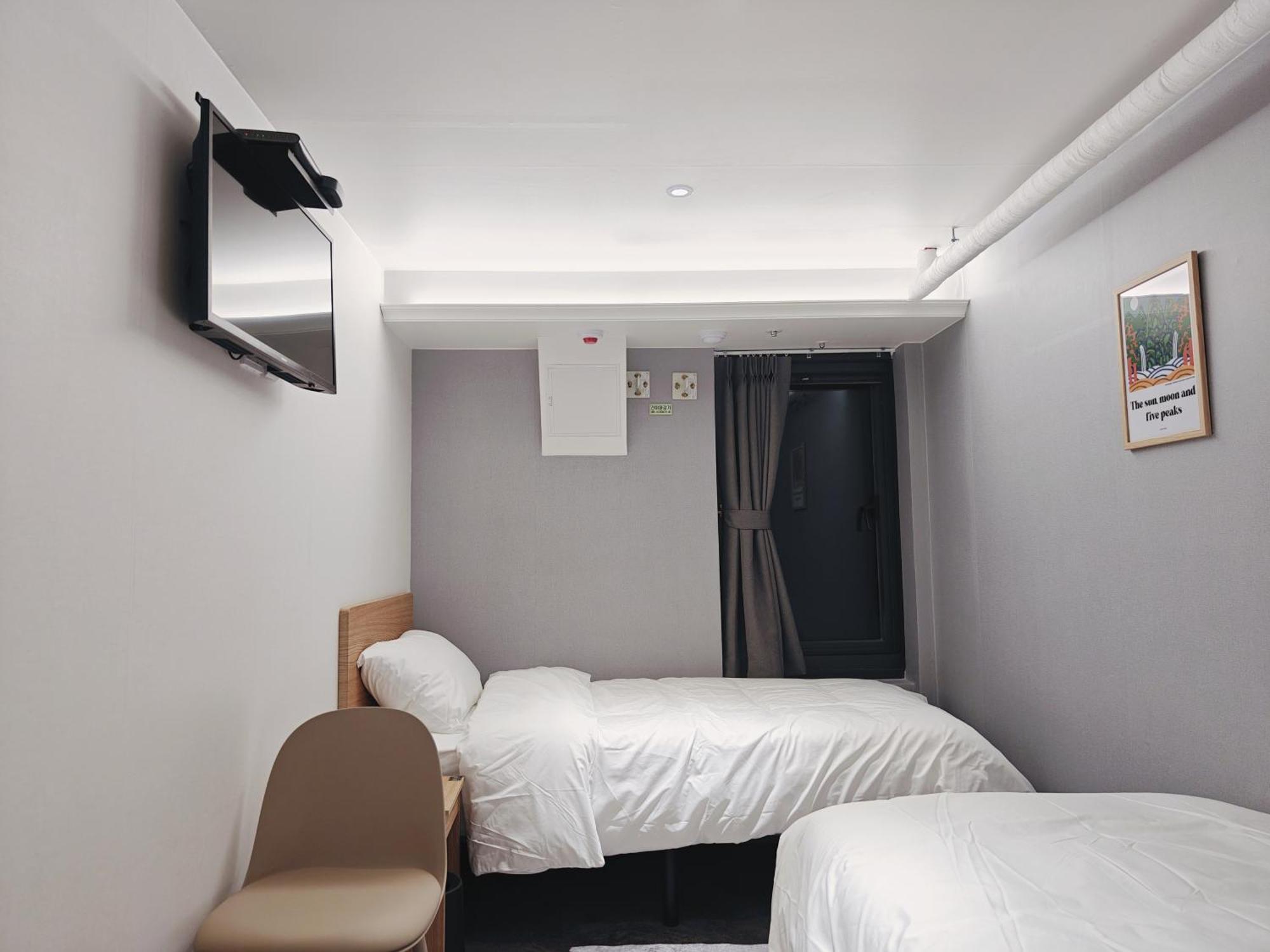 L Hostel Seoul Bagian luar foto
