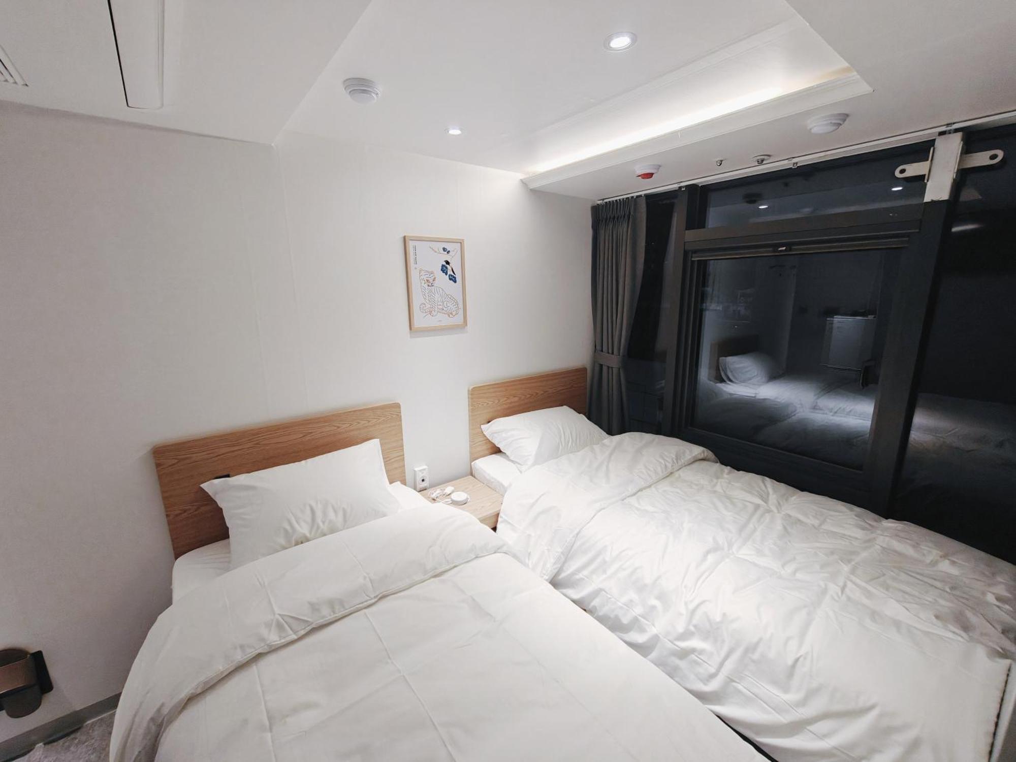 L Hostel Seoul Bagian luar foto