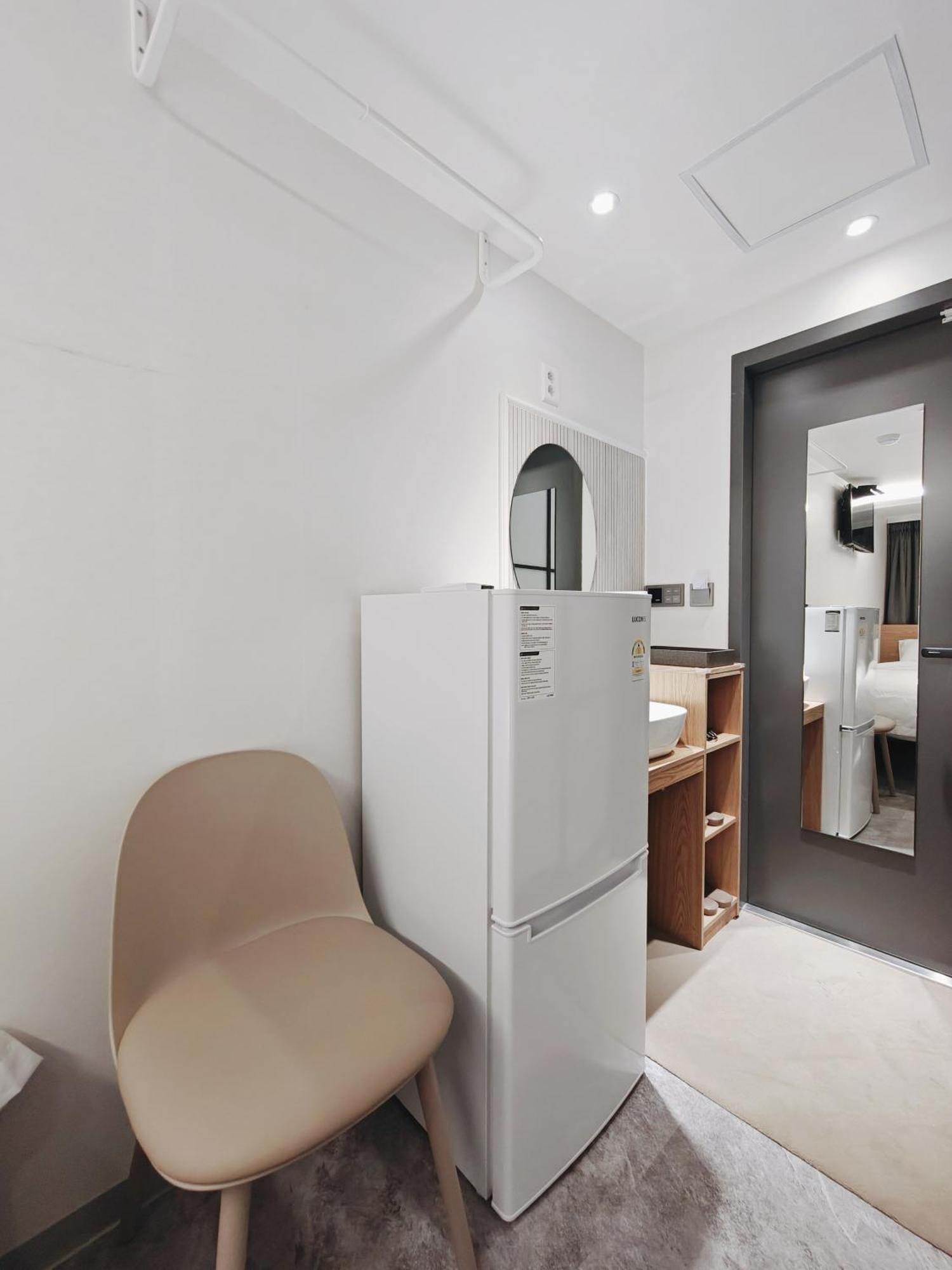 L Hostel Seoul Bagian luar foto