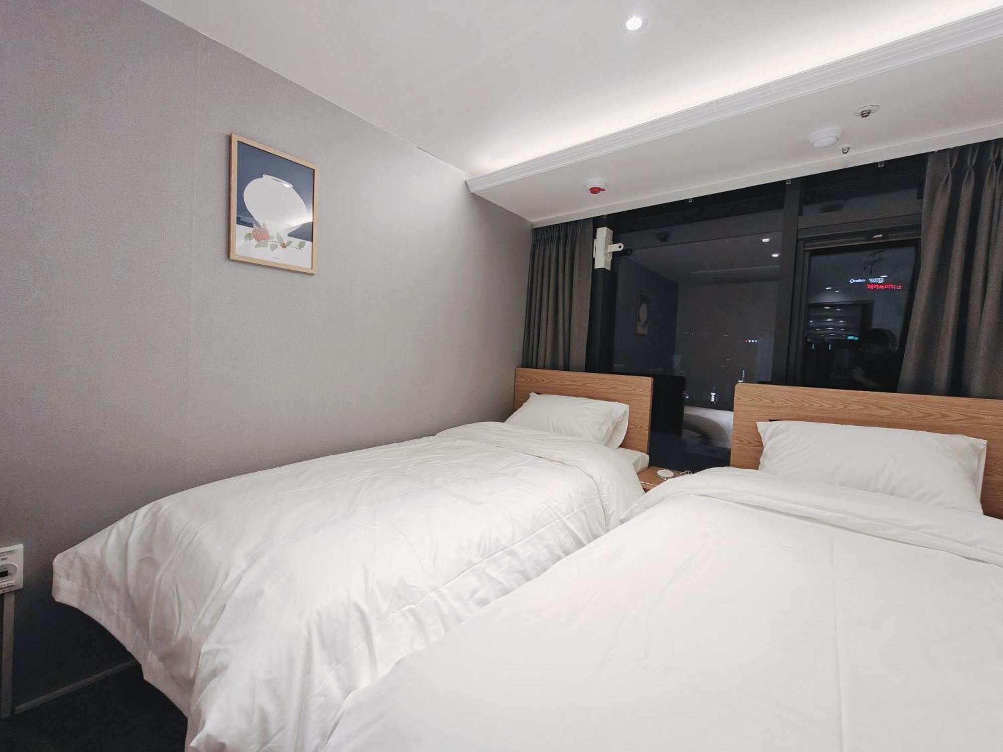 L Hostel Seoul Bagian luar foto