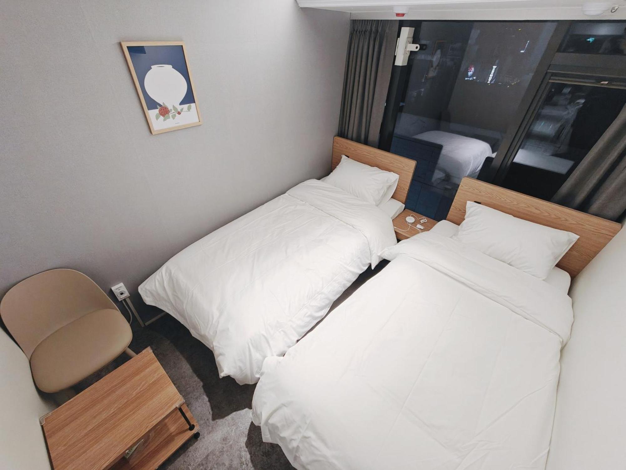 L Hostel Seoul Bagian luar foto