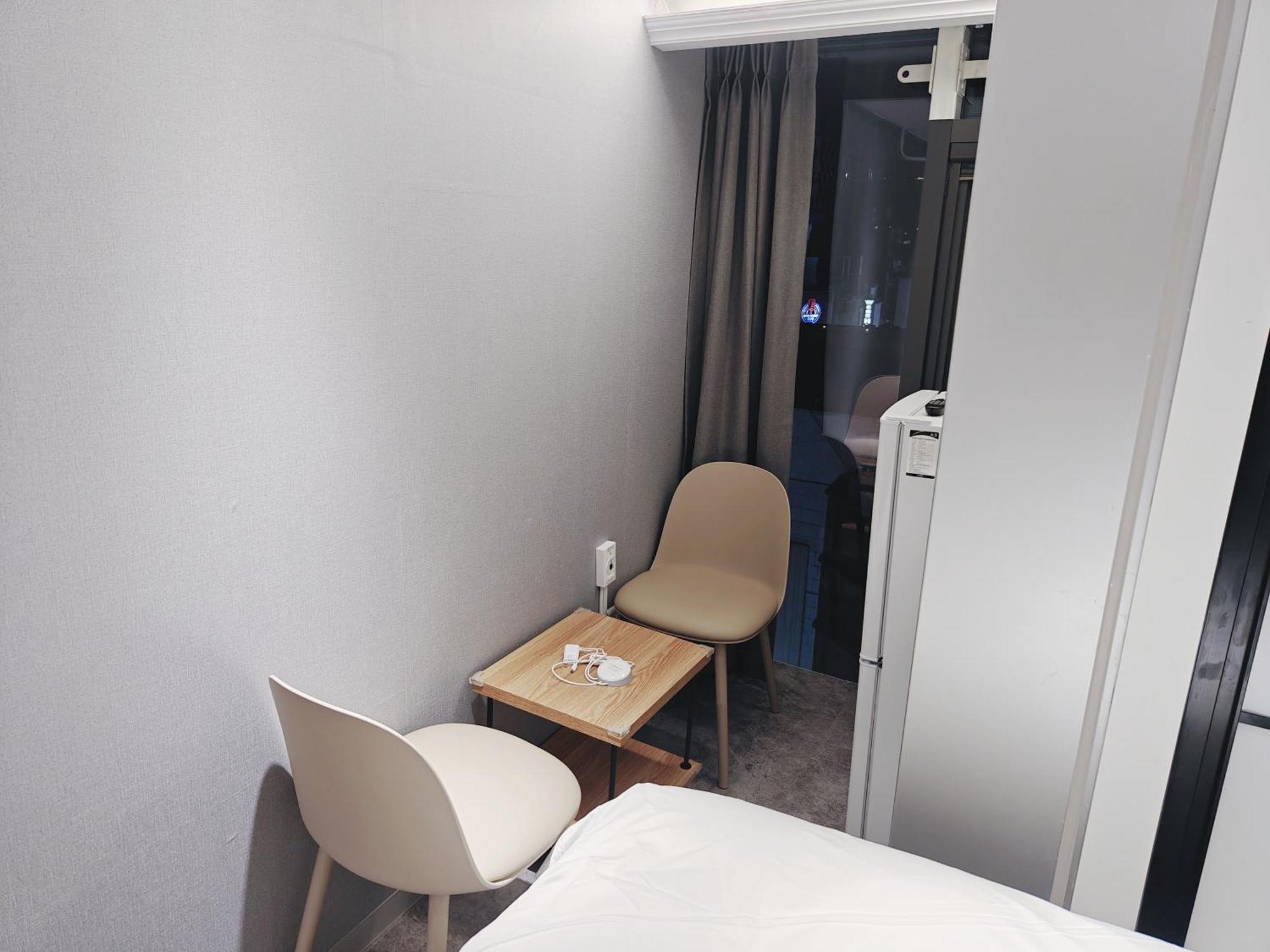 L Hostel Seoul Bagian luar foto