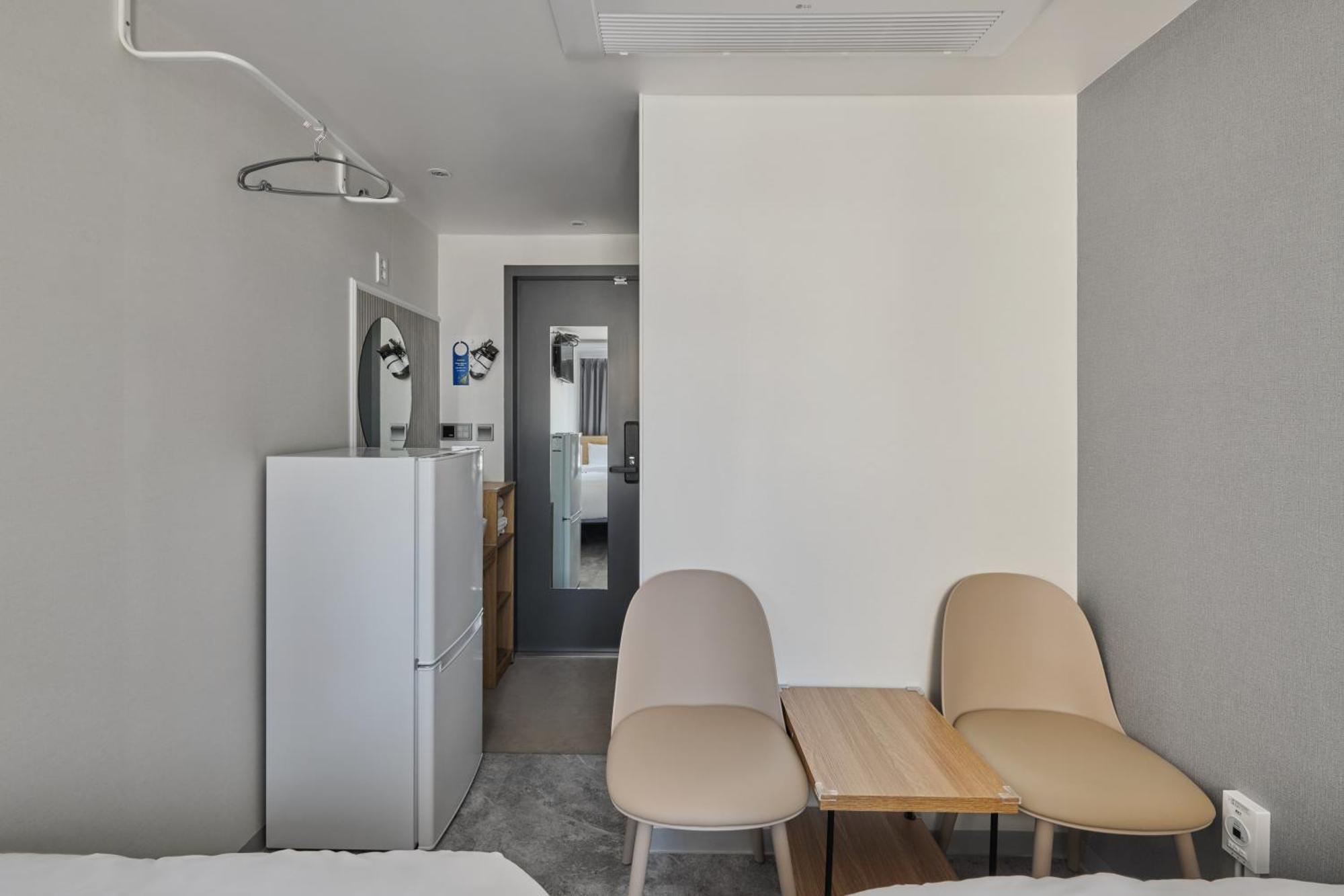 L Hostel Seoul Bagian luar foto