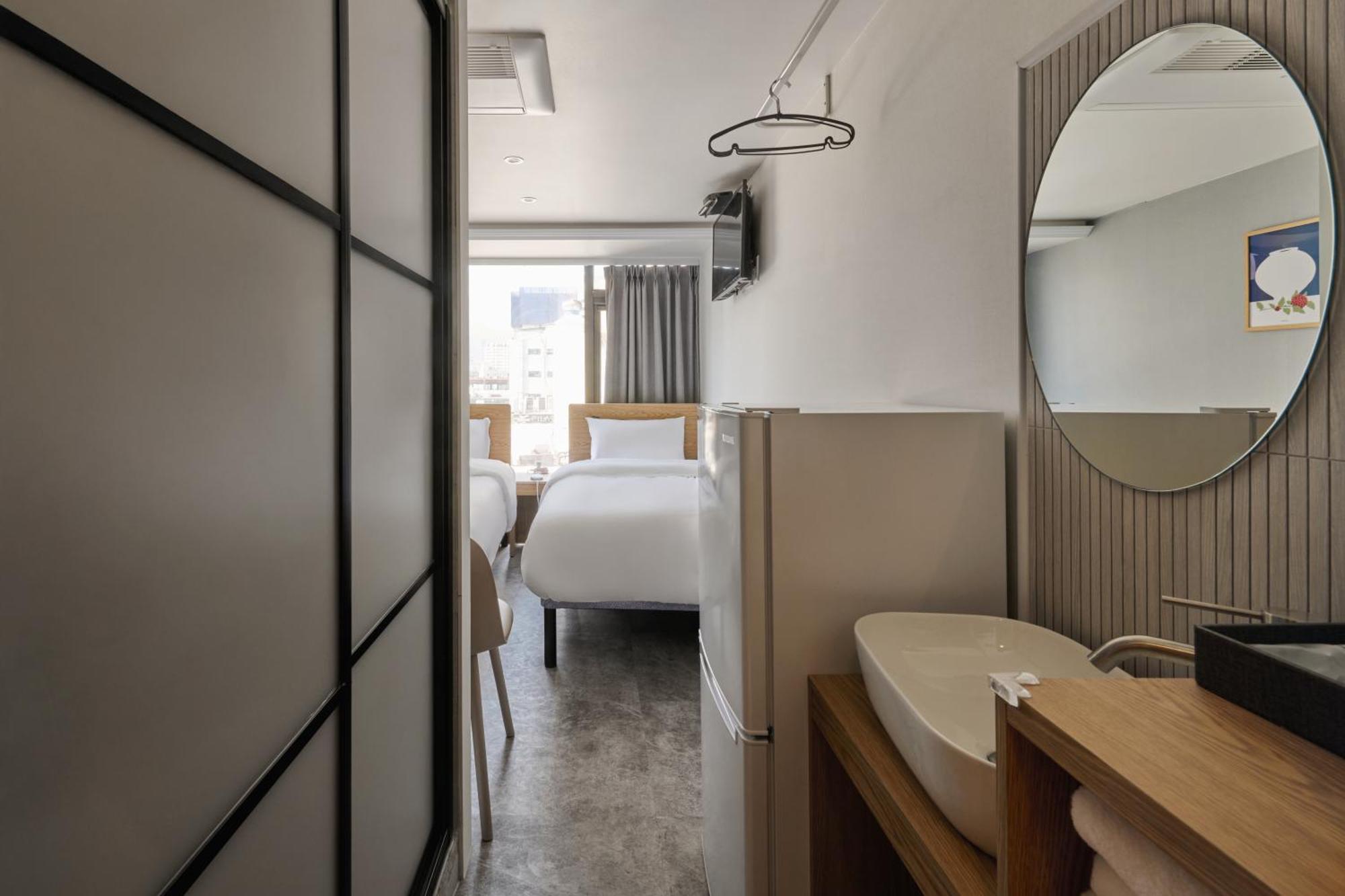 L Hostel Seoul Bagian luar foto