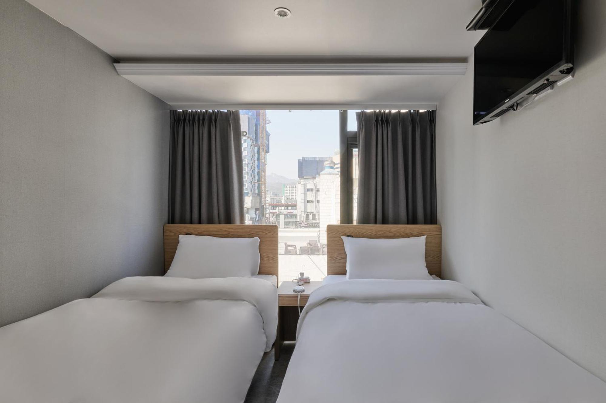 L Hostel Seoul Bagian luar foto