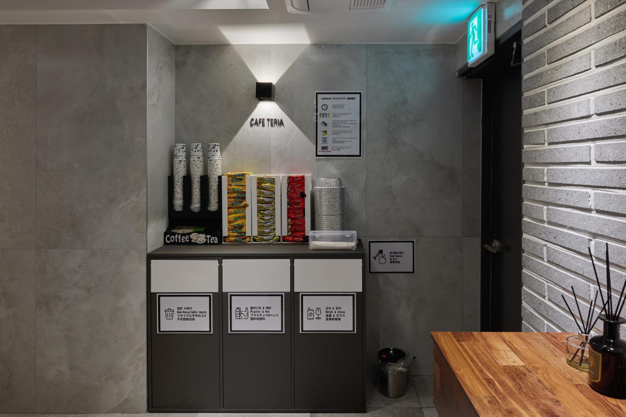 L Hostel Seoul Bagian luar foto
