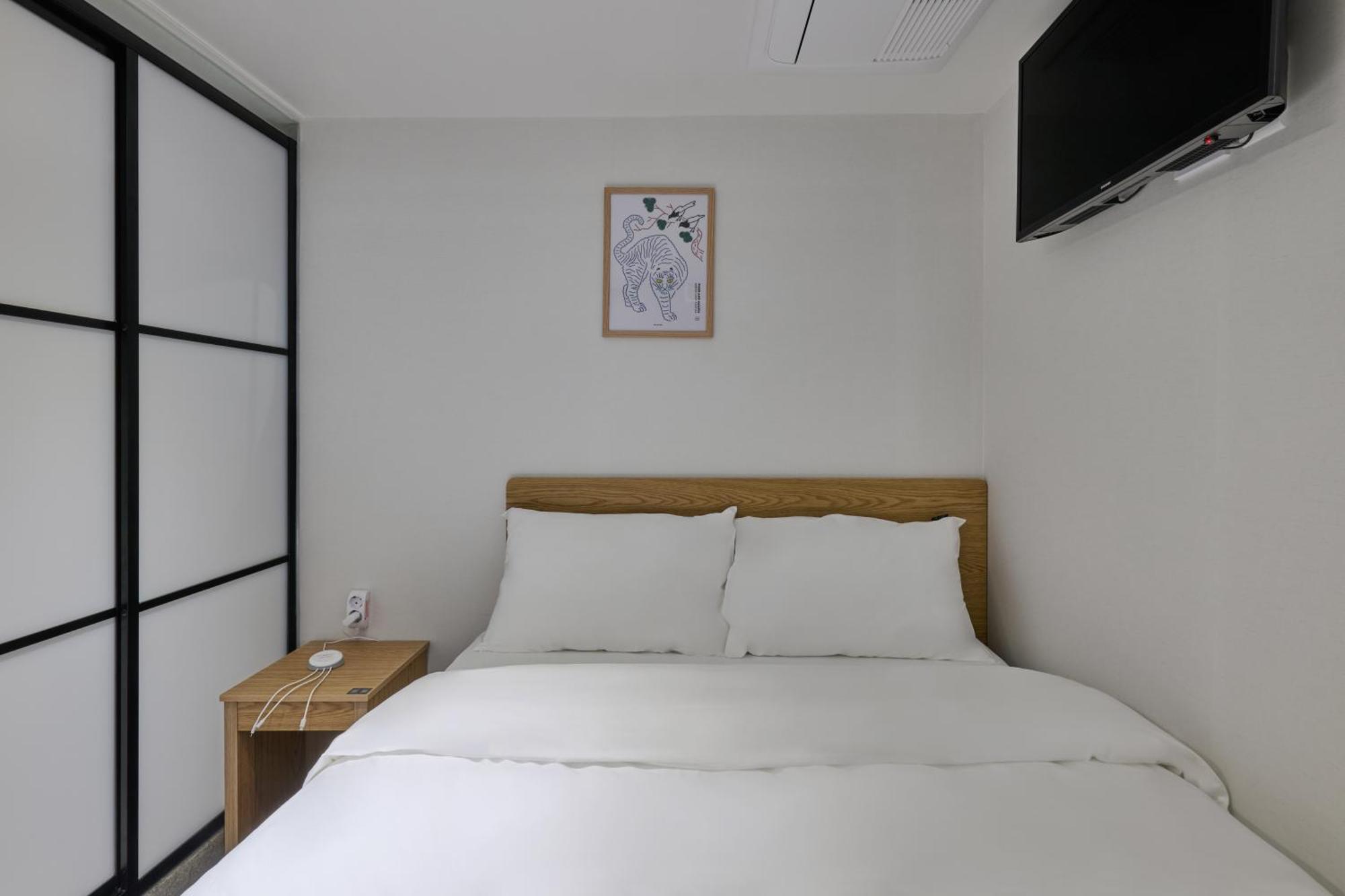 L Hostel Seoul Bagian luar foto