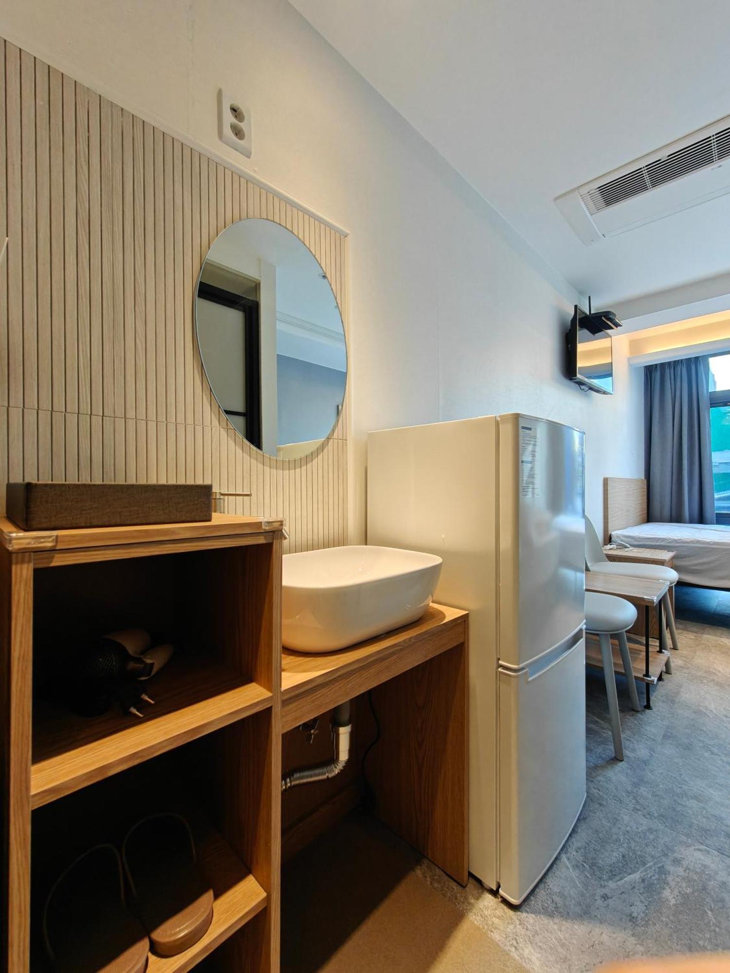 L Hostel Seoul Bagian luar foto